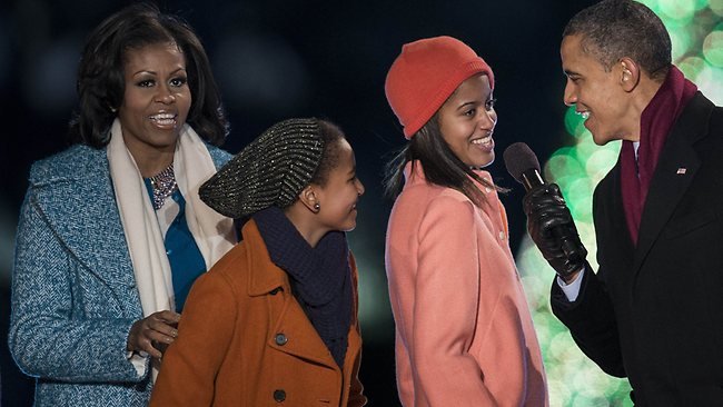 Ο Ομπάμα άναψε το 90ο Χριστουγεννιάτικο δέντρο στον Λευκό Οίκο [εικόνες] | iefimerida.gr 2