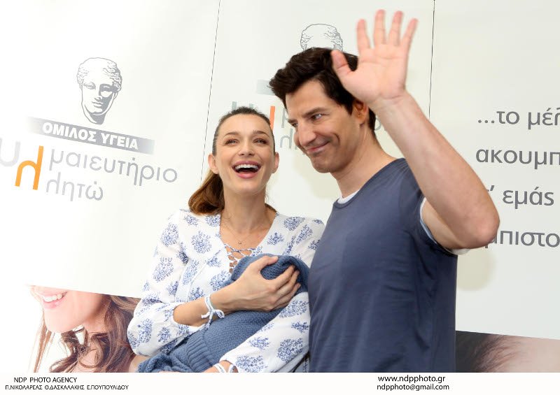 Τετραπλή ευτυχία: Σάκης Ρουβάς-Κάτια Ζυγούλη βγήκαν από το μαιευτήριο με το 4ο παιδί τους [εικόνες] | iefimerida.gr 0