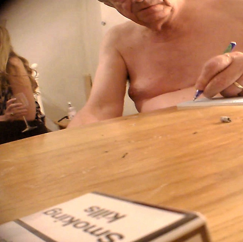 Σοκ στη Βρετανία: Ο Πρόεδρος των Επιτροπών της Βουλής των Λόρδων σε πάρτι με κοκαΐνη και ιερόδουλες [εικόνες] | iefimerida.gr 2