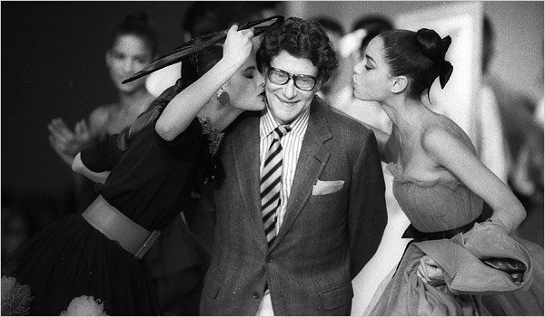 H ιδιοφυής τέχνη του μόδιστρου Yves Saint Laurent σε μια επική έκθεση στο Λονδίνο [εικόνες] | iefimerida.gr 7