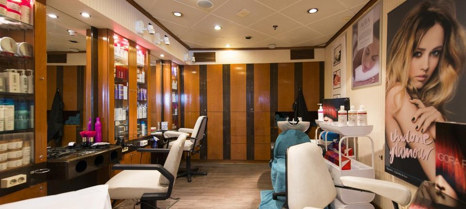 Εφτασε στο λιμάνι του Πειραιά το κρουαζιερόπλοιο που θα φιλοξενήσει τους πλημμυροπαθείς [εικόνες] | iefimerida.gr 6