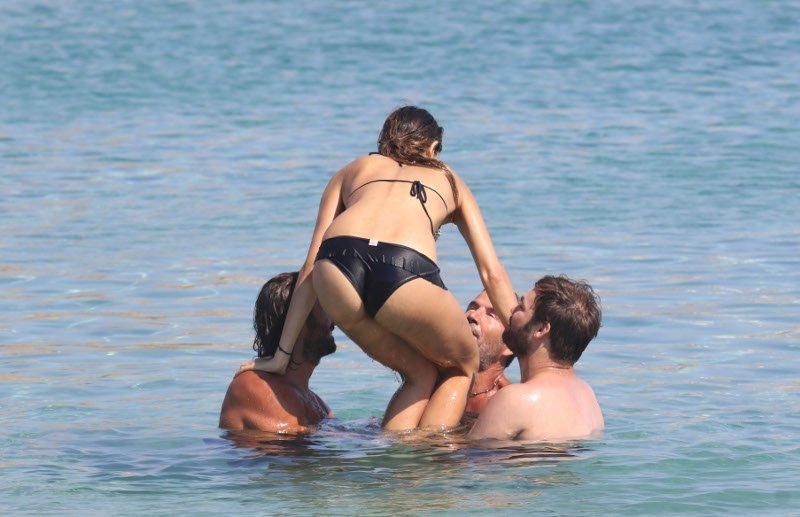 Τρυφερά τετ-α-τετ στη θάλασσα για Πρέλεβιτς-Σαμπάνη [εικόνες] | iefimerida.gr 1