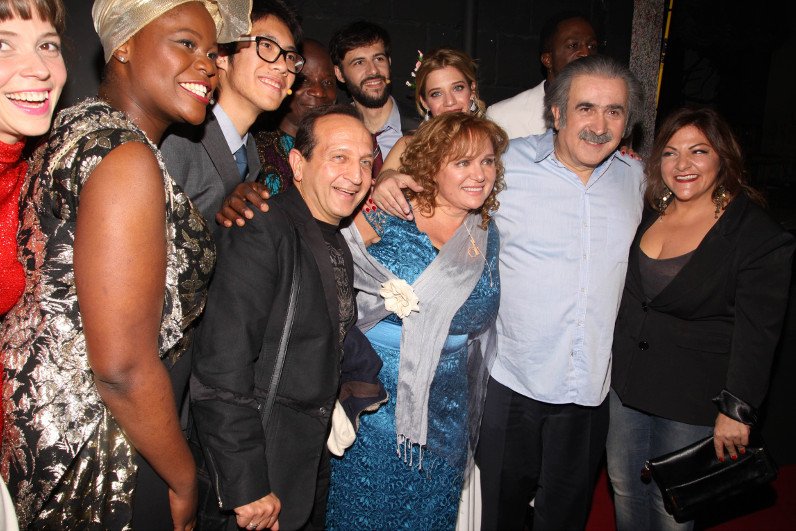 Ο Τσίπρας με την Περιστέρα, το μισό υπουργικό και η Γιάννα πήγαν Λαζόπουλο [εικόνες] | iefimerida.gr 17