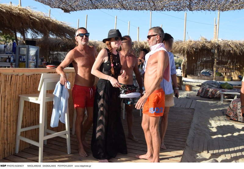 Η Λίντσεϊ Λόχαν με τους Dsquared στη Μύκονο