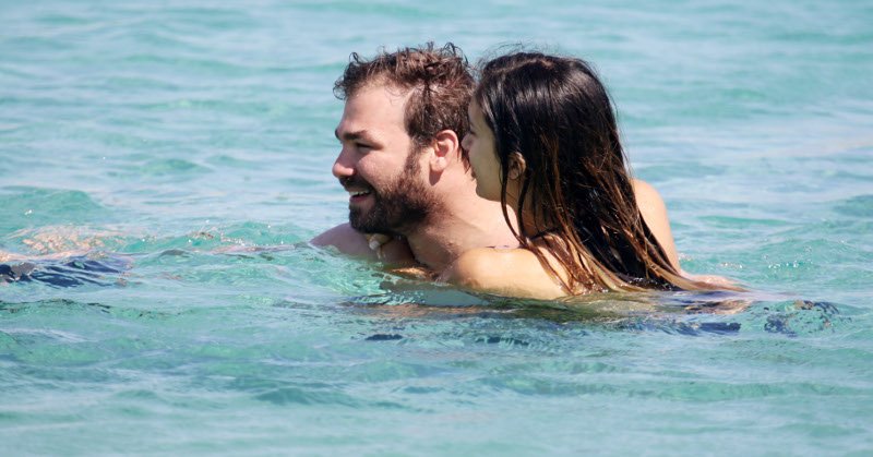 Τρυφερά τετ-α-τετ στη θάλασσα για Πρέλεβιτς-Σαμπάνη [εικόνες] | iefimerida.gr 3