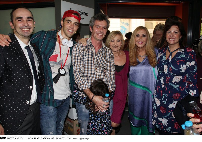 Φωτογραφήθηκε με συναδέλφους της