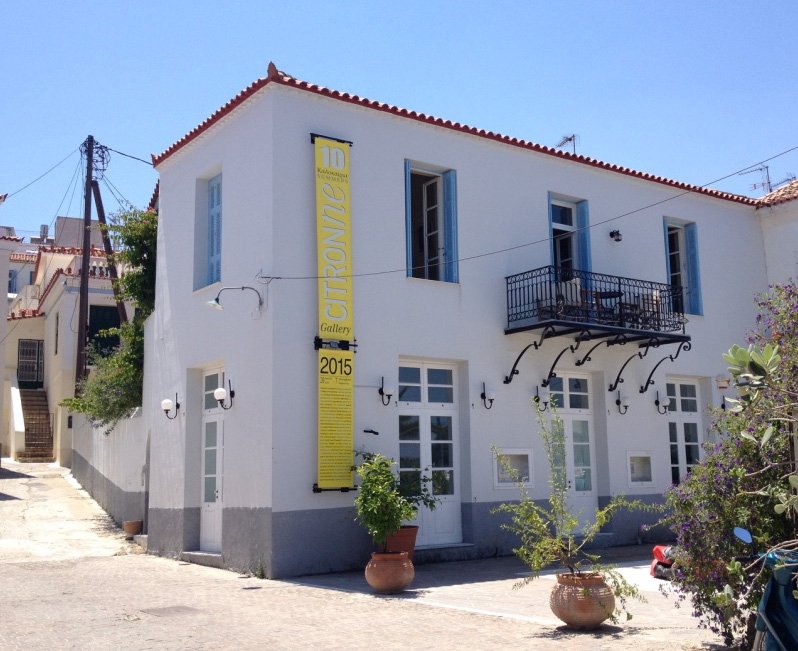 Τα δέκα χρόνια που έβαλαν τον Πόρο στον χάρτη των εικαστικών θερινών προορισμών: Εκθεση επετειακή από την CITRONNE | iefimerida.gr 2