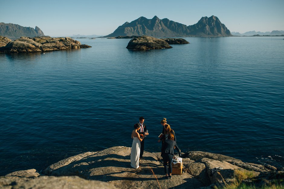 Ισως ο ομορφότερος γάμος όλων των εποχών -Στην άκρη ενός γκρεμού στα νορβηγικά φιόρδ, εκεί που ενώνεται ο ουρανός με τη γη [εικόνες] | iefimerida.gr 14
