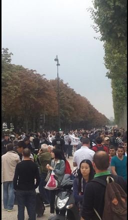 Οι «ξεδοντιάρηδες» του Παρισιού την... πέφτουν στον Ολάντ -Διαδήλωση έξω από τα Ηλύσια Πεδία [εικόνες] | iefimerida.gr 0