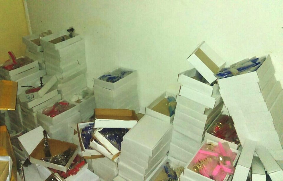 Εντοπίστηκε αποθήκη στην Ομόνοια με 117.000 «μαϊμού» αντικείμενα [εικόνες] | iefimerida.gr 2