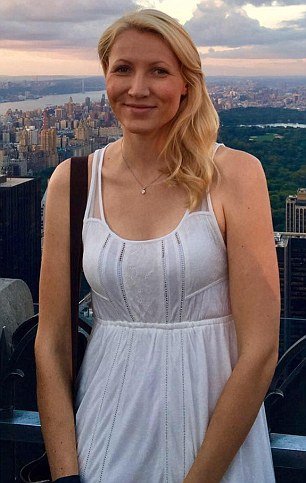 Καθηγήτρια έκανε σεξ με μαθητή της σε τουαλέτα αεροπλάνου και έμεινε έγκυος! [εικόνες] | iefimerida.gr 1