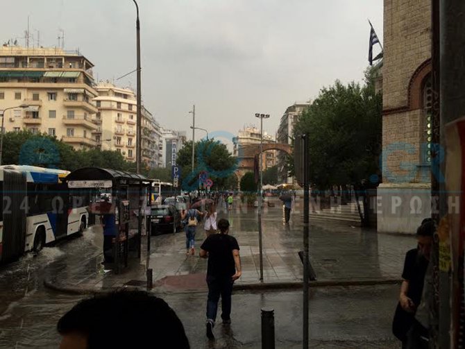 Το μπουρίνι «έπνιξε» τη Θεσσαλονίκη -Προβλήματα και διακοπή ρεύματος από την καταιγίδα [εικόνες&βίντεο] | iefimerida.gr 1