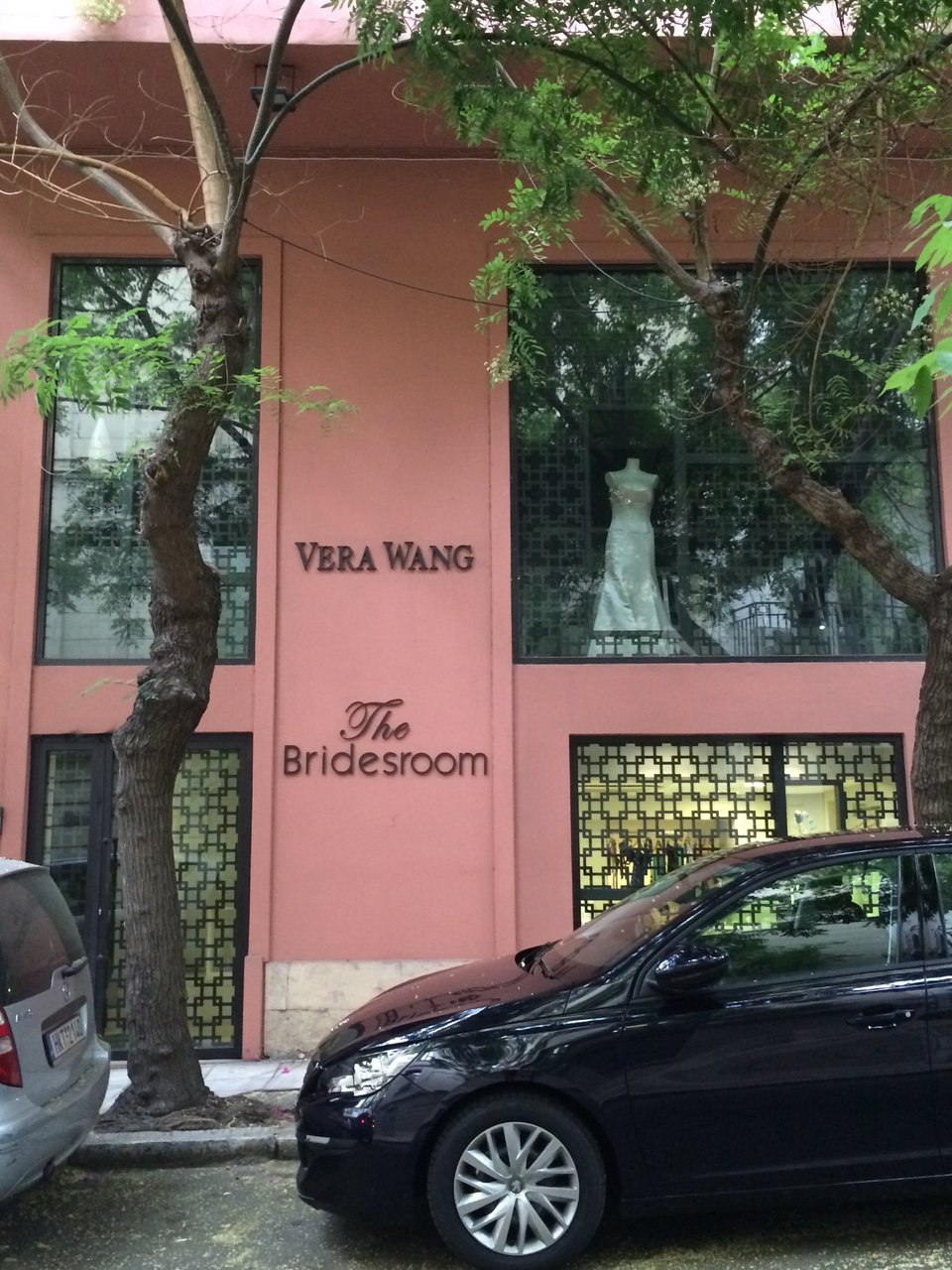 Οι... δύο Ελλάδες μέσα από ένα φωτογραφικό οδοιπορικό: Από τις παραλίες της Μυκόνου, στα λουκέτα των μαγαζιών [εικόνες] | iefimerida.gr 7