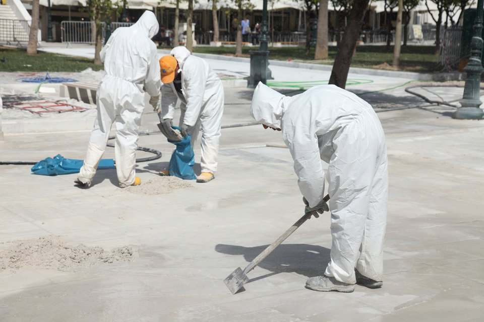 Το Σύνταγμα ομορφαίνει ξανά: Σε εξέλιξη εργασίες αποκατάστασης των πληγών της πλατείας [εικόνες] | iefimerida.gr 1