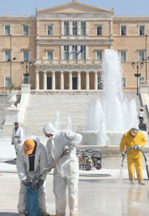 Το Σύνταγμα ομορφαίνει ξανά: Σε εξέλιξη εργασίες αποκατάστασης των πληγών της πλατείας [εικόνες] | iefimerida.gr 0