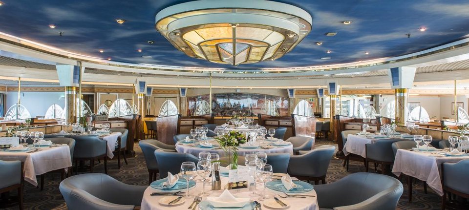 Εφτασε στο λιμάνι του Πειραιά το κρουαζιερόπλοιο που θα φιλοξενήσει τους πλημμυροπαθείς [εικόνες] | iefimerida.gr 5