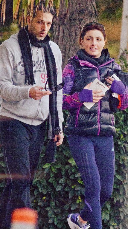 Η δικάβαλη Έλενα Παπαρίζου μοιράζεται σκούτερ και στέγη με τον συντροφό της [εικόνες]  | iefimerida.gr 2