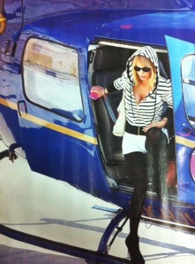 Πρόκληση-Η Νατάσα Καλογρίδη με ελικόπτερο στη Μύκονο [εικόνες] | iefimerida.gr 0