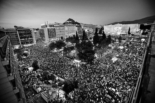 Οι New York Times αποθεώνουν τον Ελληνα φωτογράφο Νίκο Πηλό που κατέγραψε την άλλη όψη της κρίσης -Οι φωτογραφίες του ξεχειλίζουν συναίσθημα [εικόνες]   | iefimerida.gr 2