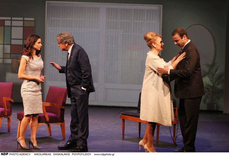 Η Κατερίνα Γερονικολού στη χθεσινή πρεμιέρα της έπαιζε με ορθάνοιχτο από πάνω ως κάτω το φερμουάρ της [εικόνες] | iefimerida.gr 4