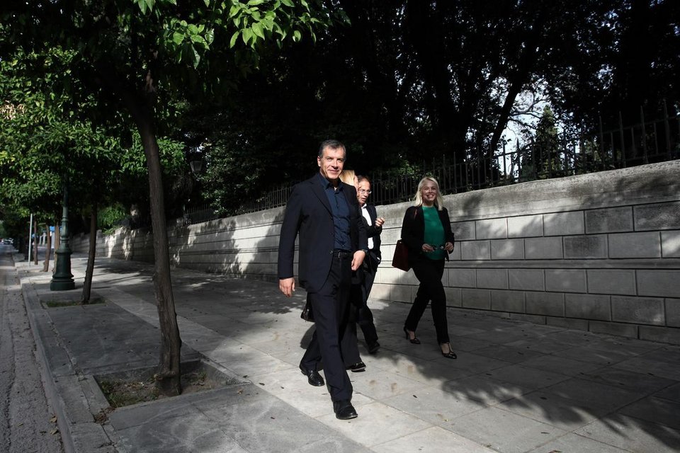 Θέλετε να με τοποθετήσετε κάπου με το ζόρι; Oι όροι του Θεοδωράκη για τη Δευτέρα | iefimerida.gr 0