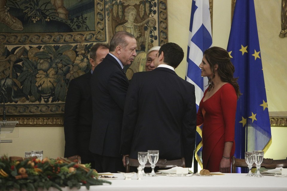 Το παρασκήνιο του δείπνου στο Προεδρικό -Ο αγέλαστος Ερντογάν, τα πηγαδάκια, οι καλοντυμένες κυρίες [εικόνες] | iefimerida.gr 13