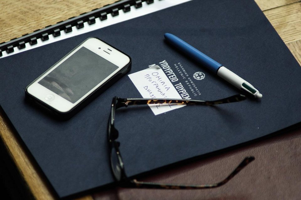 To backstage της χθεσινής ψηφοφορίας: Οι 12ποντες γαλάζιες γόβες της Τζάκρη, η «πεταμένη» γούνα και τα ντεπόν [εικόνες] | iefimerida.gr 12