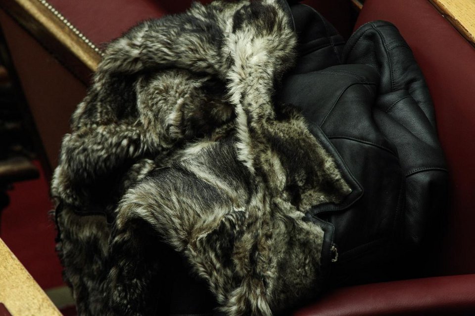 To backstage της χθεσινής ψηφοφορίας: Οι 12ποντες γαλάζιες γόβες της Τζάκρη, η «πεταμένη» γούνα και τα ντεπόν [εικόνες] | iefimerida.gr 2