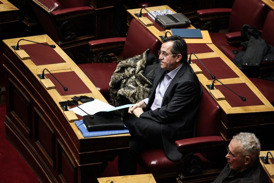 To backstage της χθεσινής ψηφοφορίας: Οι 12ποντες γαλάζιες γόβες της Τζάκρη, η «πεταμένη» γούνα και τα ντεπόν [εικόνες] | iefimerida.gr 3