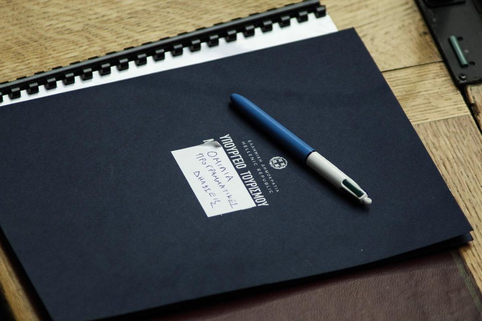 To backstage της χθεσινής ψηφοφορίας: Οι 12ποντες γαλάζιες γόβες της Τζάκρη, η «πεταμένη» γούνα και τα ντεπόν [εικόνες] | iefimerida.gr 11