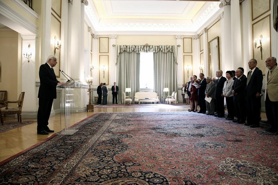 Το «Πλοίο της Ειρήνης» με τους επιζώντες από τις ατομικές βόμβες στον Πειραιά [εικόνες] | iefimerida.gr 9