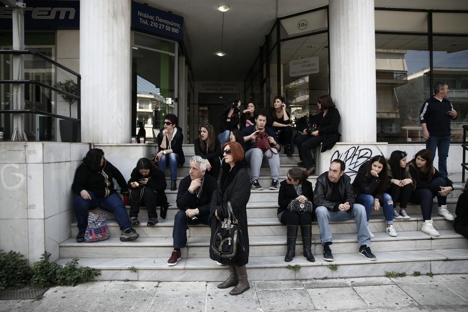 Ράγισαν καρδιές στη Ν. Ιωνία: Χιλιάδες στο τελευταίο «αντίο» στον Παντελίδη -Με την ελληνική σημαία πάνω στο φέρετρο [εικόνες & βίντεο] | iefimerida.gr 3