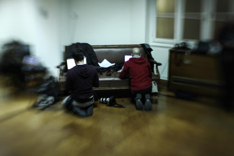 To backstage της χθεσινής ψηφοφορίας: Οι 12ποντες γαλάζιες γόβες της Τζάκρη, η «πεταμένη» γούνα και τα ντεπόν [εικόνες] | iefimerida.gr 19