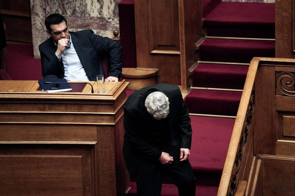 To backstage της χθεσινής ψηφοφορίας: Οι 12ποντες γαλάζιες γόβες της Τζάκρη, η «πεταμένη» γούνα και τα ντεπόν [εικόνες] | iefimerida.gr 9