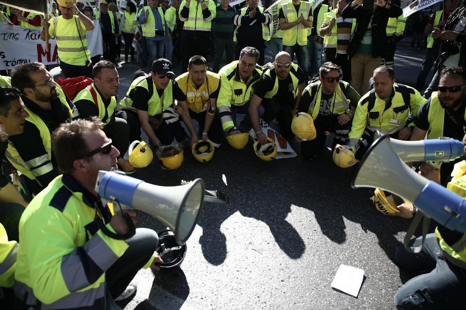 Μεταλλωρύχοι: Θέλουμε δουλειά για τις οικογένειές μας -Θα μείνουμε εδώ για όσο χρειαστεί [εικόνες & βίντεο] | iefimerida.gr 4