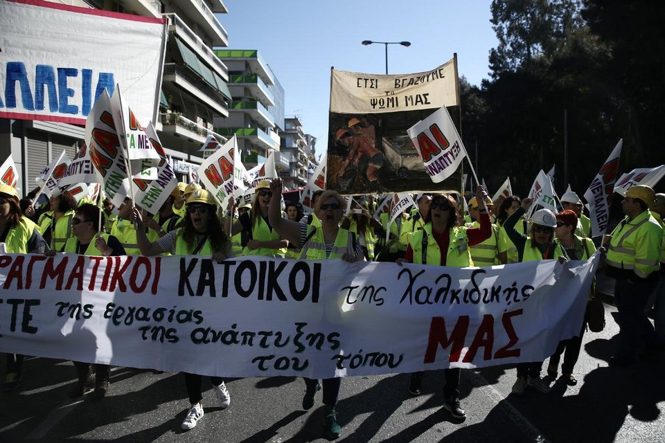 Μεταλλωρύχοι: Θέλουμε δουλειά για τις οικογένειές μας -Θα μείνουμε εδώ για όσο χρειαστεί [εικόνες & βίντεο] | iefimerida.gr 5