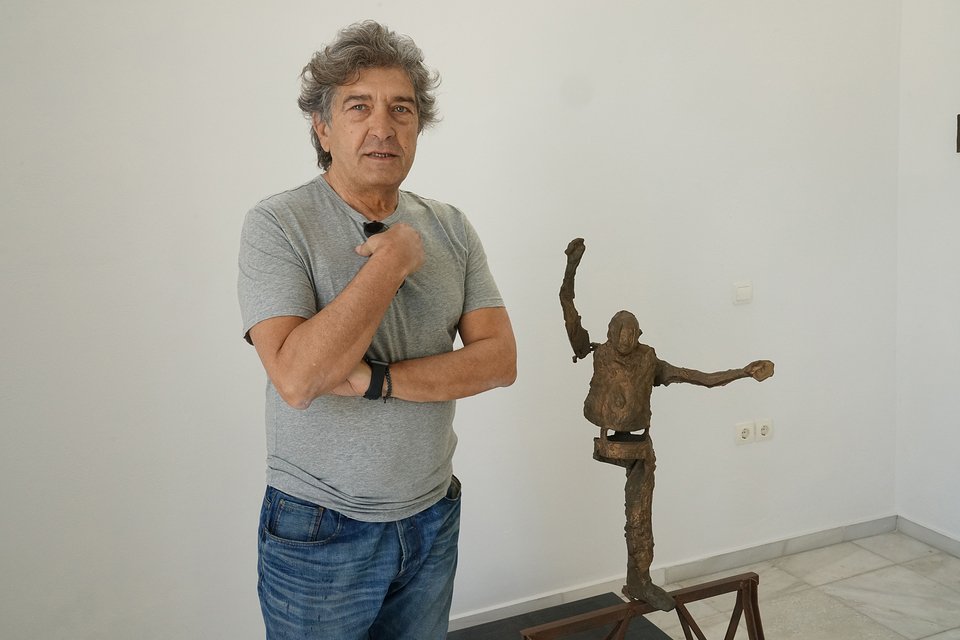 Συγκίνηση στα εγκαίνια της έκθεσης του Γιώργου Λάππα στη γκαλερί Citronne στον Πόρο [εικόνες]  | iefimerida.gr 8