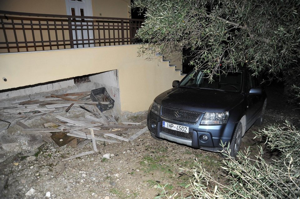 Εργαστήριο παρασκευής βομβών η γιάφκα του Ξηρού στο Λουτράκι – Ολα όσα βρήκαν οι Αρχές [εικόνες] | iefimerida.gr 0