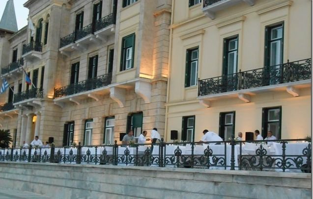 Στον γάμο Κόκκαλη-Μαρτίνου: Η νύφη με το ονειρικό Elie Saab, o Nταλάρας που δεν σταμάτησε να φωτογραφίζει, τα τρία πάρτι [εικόνες] | iefimerida.gr 0