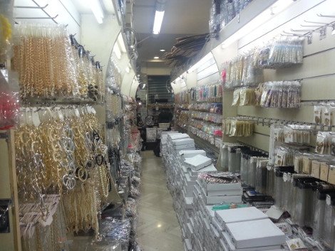 Παρεμπόριο γιγαντιαίων διαστάσεων: Εντοπίστηκε κατάστημα με περισσότερα από 65.000 προϊόντα-μαϊμού [εικόνες] | iefimerida.gr 3