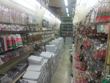 Παρεμπόριο γιγαντιαίων διαστάσεων: Εντοπίστηκε κατάστημα με περισσότερα από 65.000 προϊόντα-μαϊμού [εικόνες] | iefimerida.gr 1