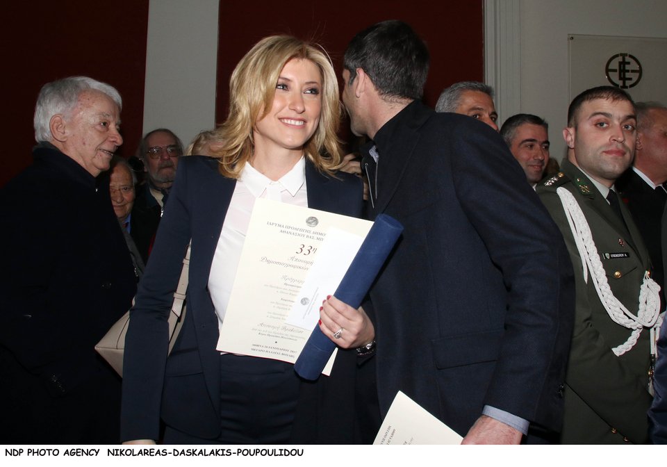 Παντρεύονται στη Σαντορίνη Κοσιώνη-Μπακογιάννης | iefimerida.gr 2