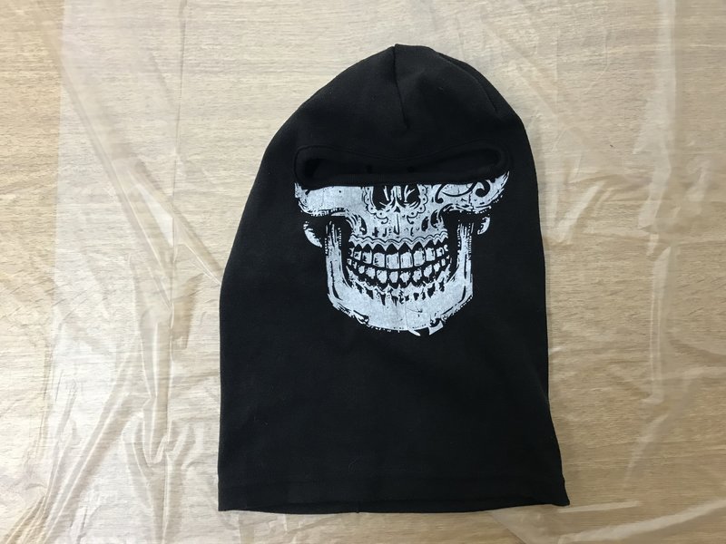 Τι βρέθηκε στα σπίτια των νεοναζιστών της Combat 18: Σβάστικες, βιβλία του Χίτλερ, εκρηκτικά [εικόνες] | iefimerida.gr 17