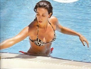 Η Στικούδη επιστρέφει στην Λευκωσιά, φορώντας μόνο ένα μπικίνι [εικόνες] | iefimerida.gr 2