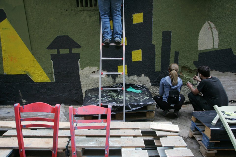 Μήπως το έχουν παρακάνει οι Αtenistas; Σκέψεις μετά τη χθεσινή παρέμβασή τους στην Πραξιτέλους [εικόνες] | iefimerida.gr 0