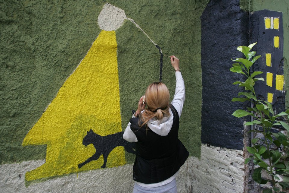 Μήπως το έχουν παρακάνει οι Αtenistas; Σκέψεις μετά τη χθεσινή παρέμβασή τους στην Πραξιτέλους [εικόνες] | iefimerida.gr 1