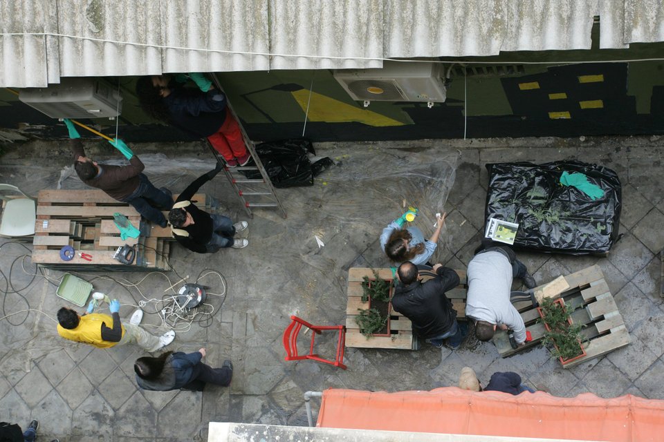 Μήπως το έχουν παρακάνει οι Αtenistas; Σκέψεις μετά τη χθεσινή παρέμβασή τους στην Πραξιτέλους [εικόνες] | iefimerida.gr 2