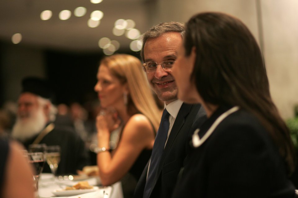 Η τρυφερή, ερωτική ματιά του Σαμαρά στη σύζυγο του Γεωργία – Σπάνιο φωτογραφικό ενσταντανέ του πρωθυπουργού [εικόνες] | iefimerida.gr 0