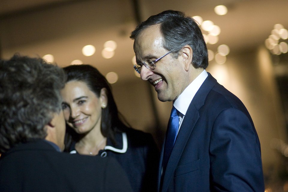 Η τρυφερή, ερωτική ματιά του Σαμαρά στη σύζυγο του Γεωργία – Σπάνιο φωτογραφικό ενσταντανέ του πρωθυπουργού [εικόνες] | iefimerida.gr 1