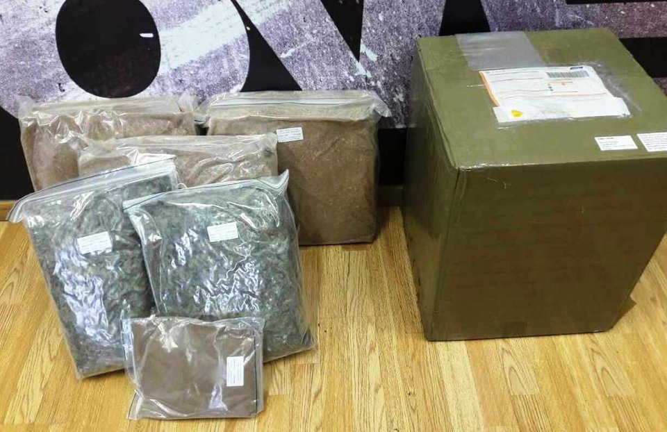 Συνελήφθη 66χρονος στη Δάφνη για ναρκωτικά -Μέσω ΕΛΤΑ η διακίνηση [εικόνες] | iefimerida.gr 1